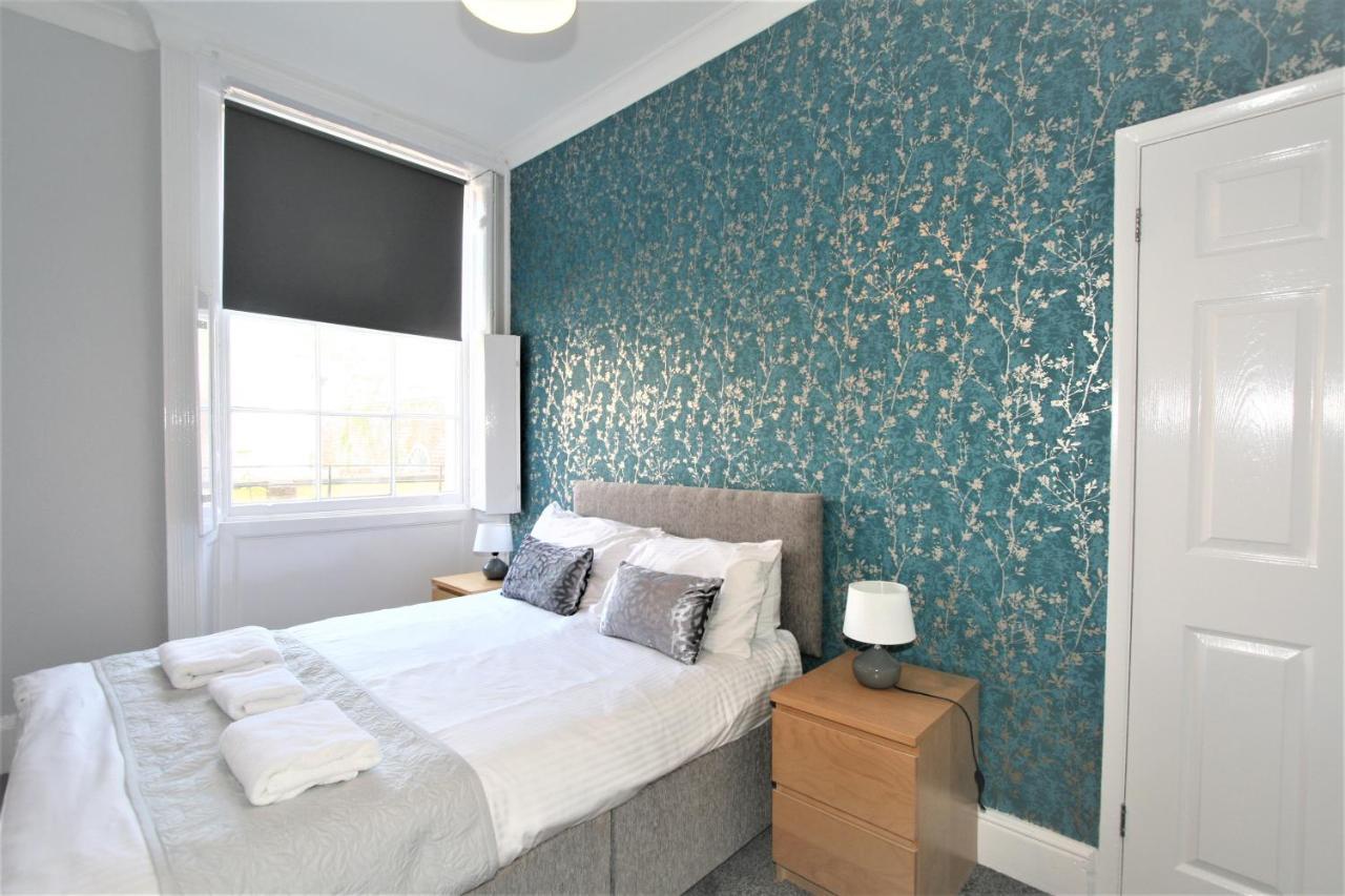 Central Serviced Apartments By Roomsbooked Cheltenham Exterior photo
