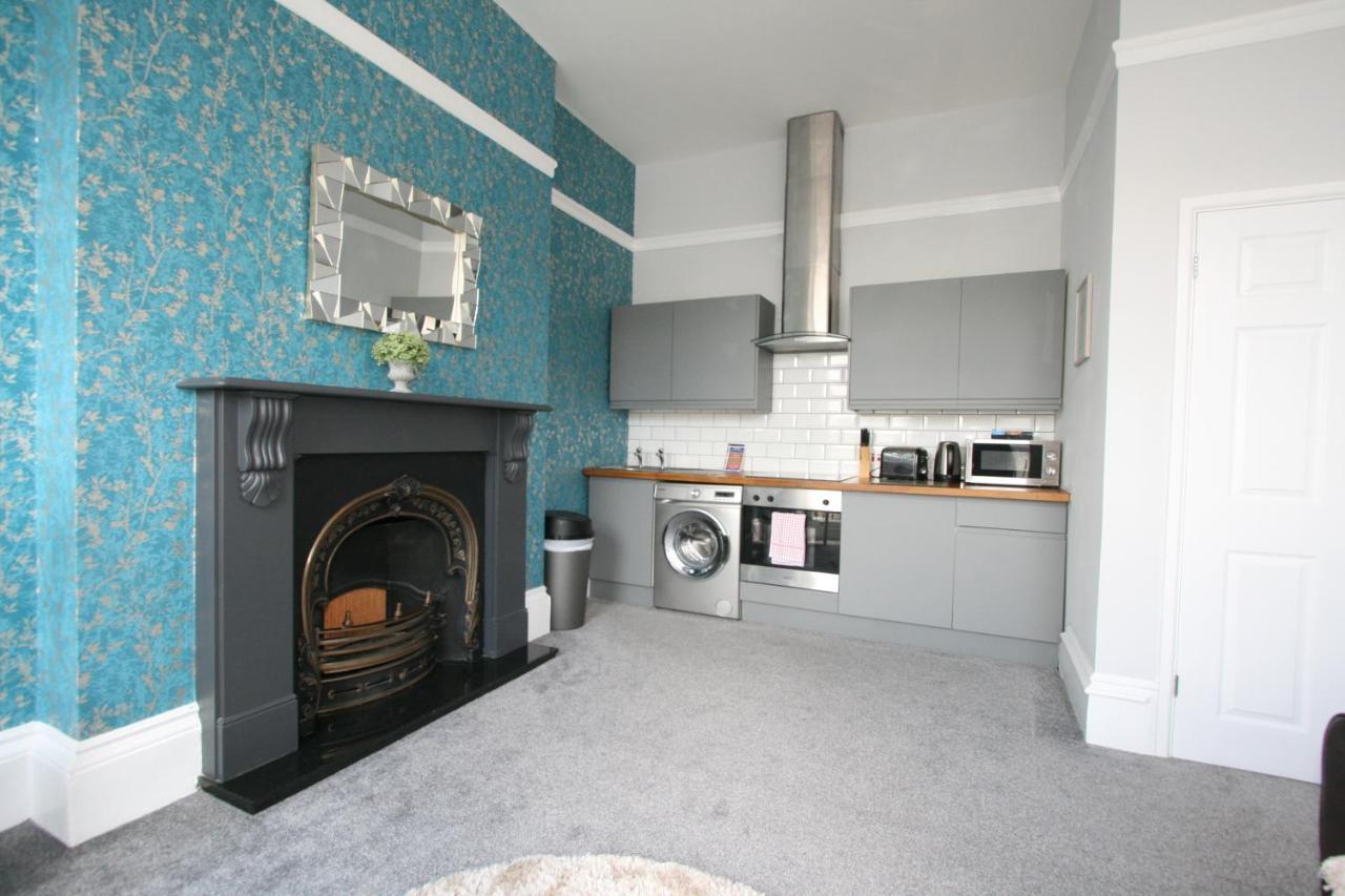 Central Serviced Apartments By Roomsbooked Cheltenham Exterior photo